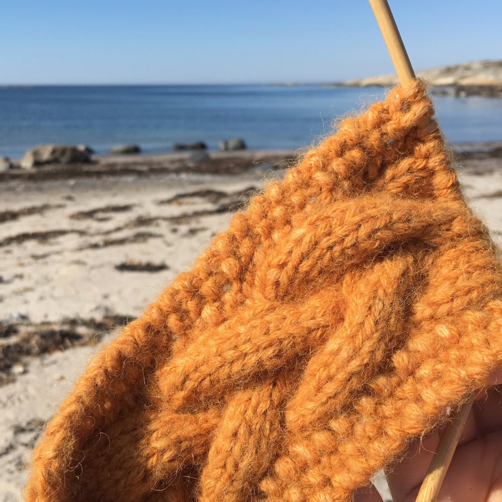 Pannebånd med flette - strikket