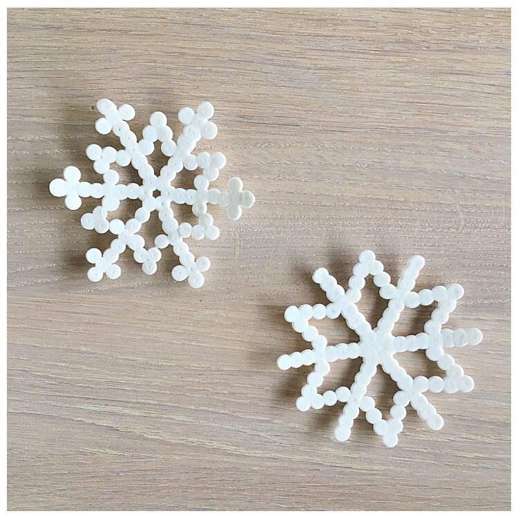 finmotorikk, perle, hama, potte, blomsterpotte, glassbrikker, glassbrikke, perler, bordbeskytter, perling, Aktivitet, underlag, barn, pinsettgrep, interiør, pynt, diy, gøy, med, barn, planter, blomster, perler, pinsettgrep, snø, snøkrystall, snøkrystaller, jul, julepynt