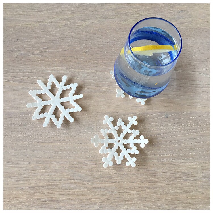 finmotorikk, perle, hama, potte, blomsterpotte, glassbrikker, glassbrikke, perler, bordbeskytter, perling, Aktivitet, underlag, barn, pinsettgrep, interiør, pynt, diy, gøy, med, barn, planter, blomster,snø,snøkrystaller, snøkrystall, perler, pinsettgrep