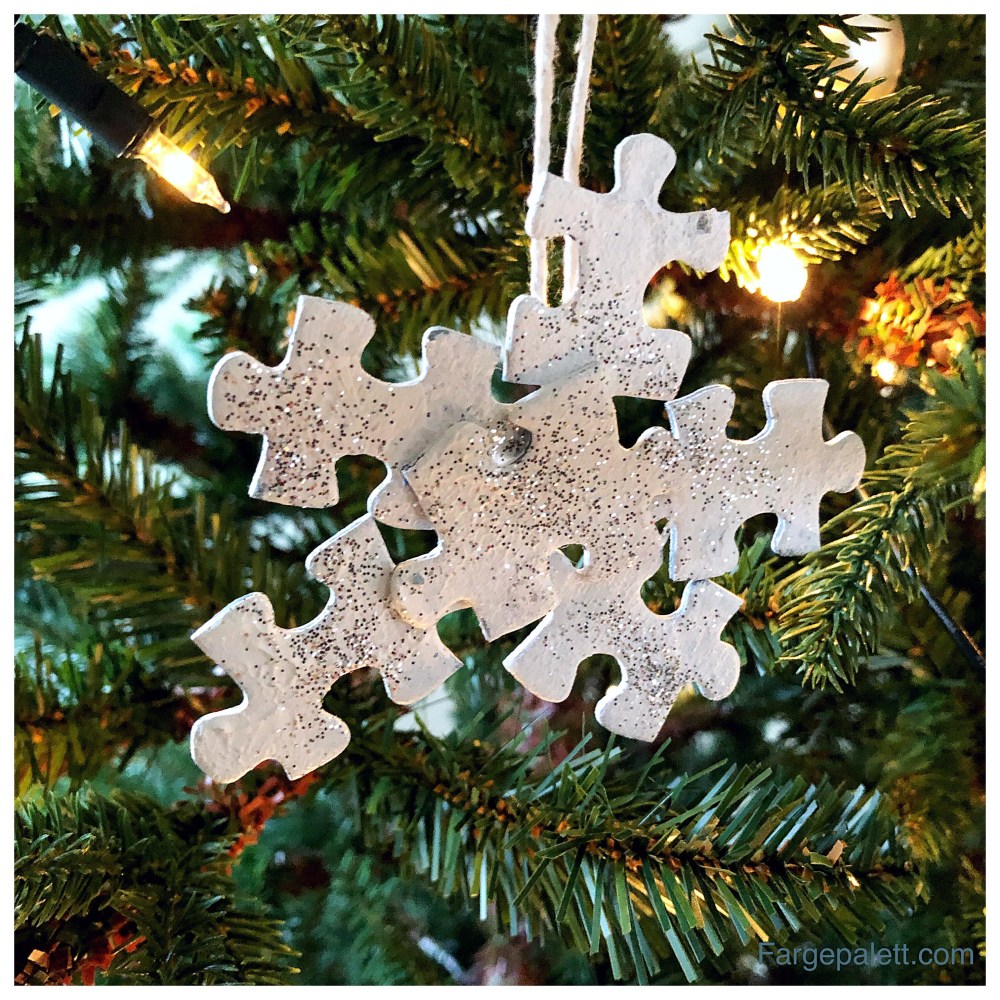 snøkrystall, snø, snøkrystaller, julepynt, pynt, juletrepynt, adventskalender, barnehage, fremgangsmåte, gøy, barn, barneaktivitet, barneaktiviter, diy, jul, gjenbruk, kids, småbarn, formingsaktivitet, pensel, svamp, maling, puslespill, puslespillbrikker, mangler, bruke, til, pyssel, lag, selv, lim, tråd, christmastree,decor