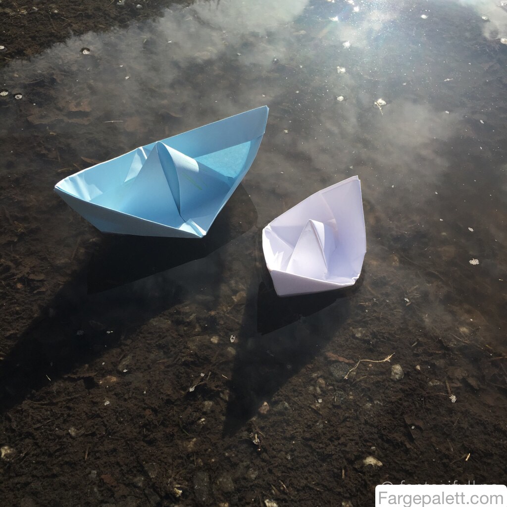 Aktivitet, aktiviteter, barneaktivitet, barnehage, brette, firkant, form, former, forming , formingsaktivitet, fremgangsmåte, origami, kvadrat, hvordan, kvadrat, lag, lek, leke, papirbåt, rammeplan, rektangel, rom, trekant, vann, utetid, lek, mammalivet