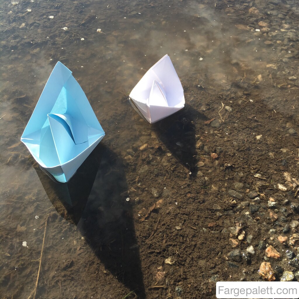 Aktivitet, aktiviteter, barneaktivitet, barnehage, brette, firkant, form, former, forming , formingsaktivitet, fremgangsmåte, origami, kvadrat, hvordan, kvadrat, lag, lek, leke, papirbåt, rammeplan, rektangel, rom, trekant, vann, utetid, lek, mammalivet