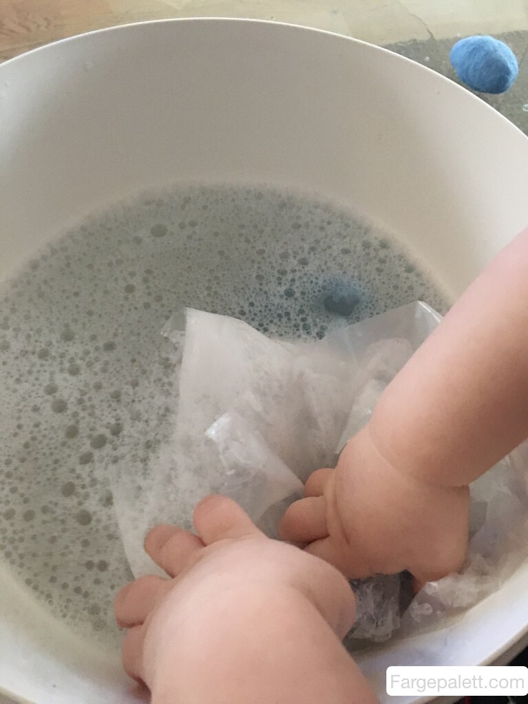 Aktivitet, barneaktivitet, barnehage, diy, påske, påskeaktivitet, forming, formingsaktivitet, grønnsåpe, ideer, fantasifull, fargepalett, lage, påskeaktiviteter, påskeegg, påskeideer, påskepynt, pynt, småbarn, yngste, småbarnsavdeling, tips, Tove, tova, toving, utstyr, vann 