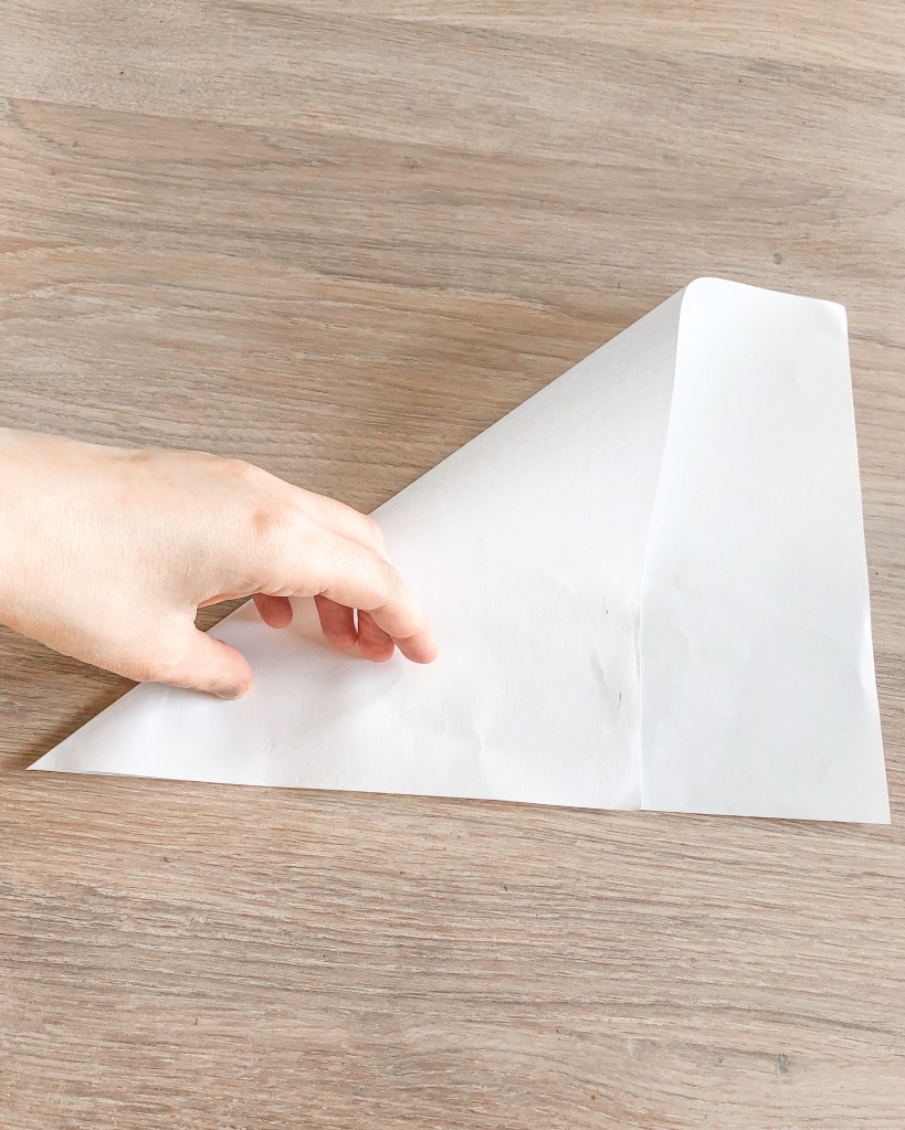 Aktivitet barn  barneaktivitet   Origami ark brette barnehage  skole Halloween lag selv fremgangsmåte spindelvev  mamma mammalivet småbarn   Kreativ forming  motorikk finmotorikk trene gøy fantasifull lag selv inspirasjon 