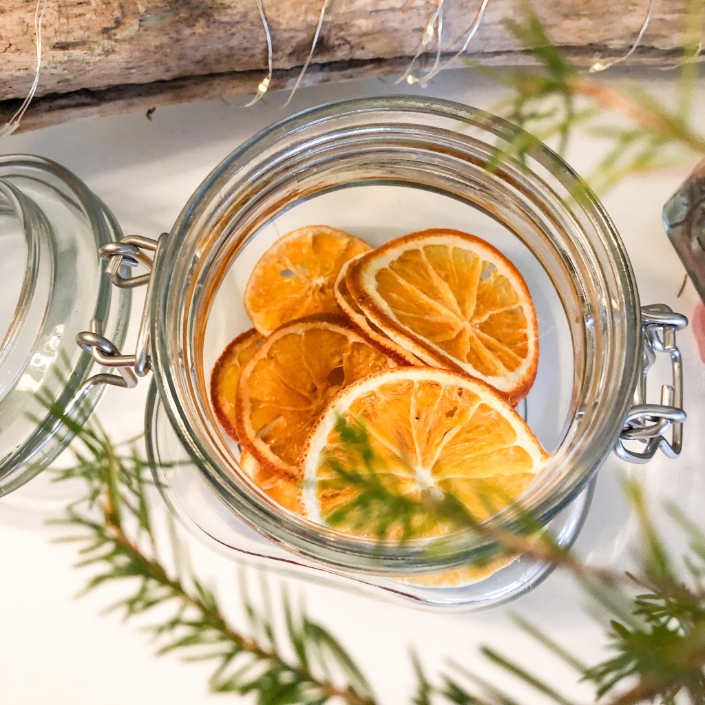 Diy jul appelsin tørke tørket  juleverksted ovn  varmluft dekorasjon pynt gaver pakker 